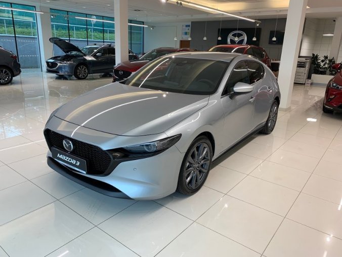 Mazda 3, G122 AT, barva stříbrná