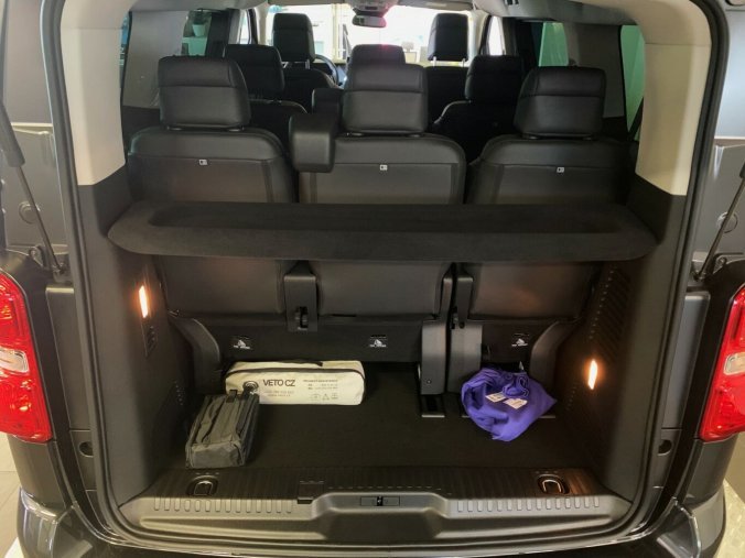 Peugeot Traveller, Peugeot Traveller Allure Standard, barva šedá