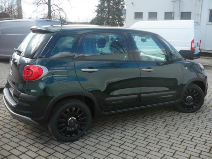 Fiat 500L, 1.4 16v 95k Connect, barva zelená