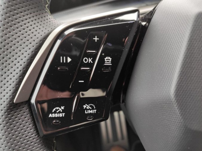 Peugeot 3008, Peugeot 3008 GT 1.2 HY 145k AUT 6, barva modrá