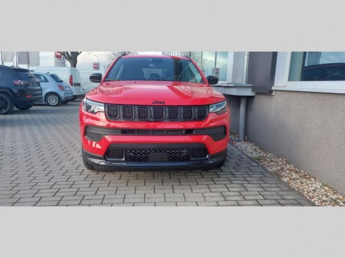 Jeep Compass, 1.3 130 PS NIGHT EAGLE manuál, barva červená