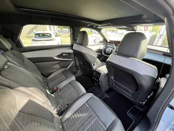 Peugeot 5008, Peugeot 5008 GT Hybrid 145 e-DCS6, barva bílá