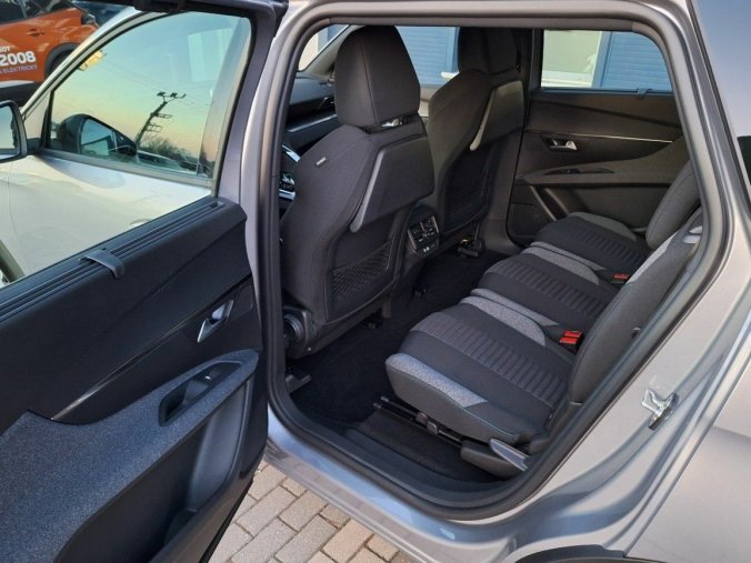 Peugeot 5008, Peugeot 5008 ACTIVE PACK PureTech 130 MAN6, barva šedá