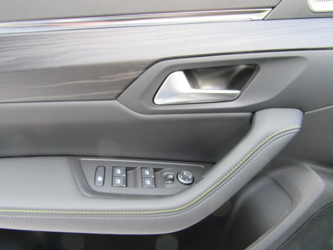 Peugeot 508, PSE Hybrid4 360k e-EAT8, barva šedá