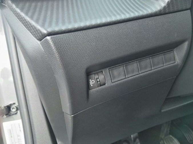 Peugeot 2008, Peugeot 2008 ALLURE 1.2I 130K AUT8, barva šedá