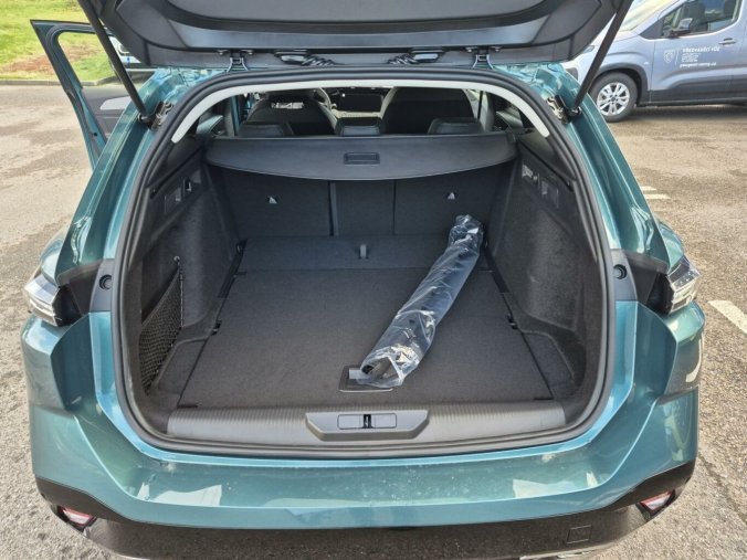 Peugeot 308, Peugeot 308 SW ALLURE Hybrid 145 e-DCS6, barva zelená