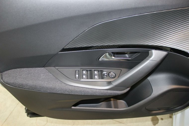 Peugeot 2008, Peugeot 2008 STYLE Elektromotor 100 kW/136k, barva bílá