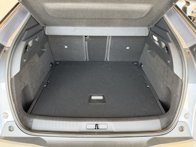 Peugeot 3008, Peugeot 3008 ALLURE Long Range, e-dojezd 700km, baterie 97 kWh, barva šedá