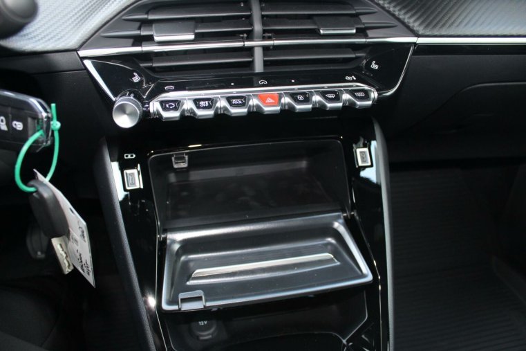 Peugeot 2008, Peugeot 2008 ALLURE Hybrid 145 e-DCS6, barva modrá