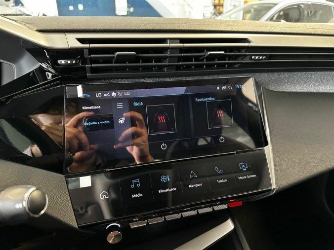 Peugeot 408, Peugeot 408 ALLURE Hybrid 145k e-DCS6, barva modrá