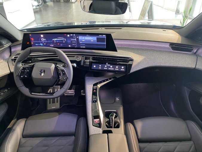 Peugeot 3008, Peugeot 3008 E-3008 GT 157 kW 210 k (Baterie 73 kWh), barva modrá