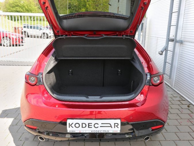Mazda 3, 2,0 Skyactiv-G 122k/90kW MAN, barva červená