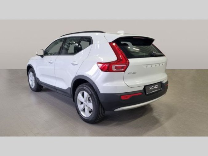 Volvo XC40, T2 1.5L 129 HP AT8 FWD CORE, barva bílá