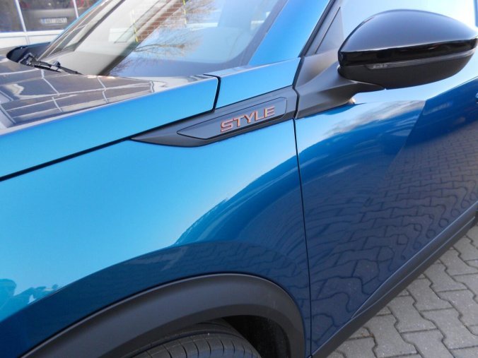 Peugeot 2008, Peugeot 2008 STYLE Turbo 100 MAN6, barva modrá
