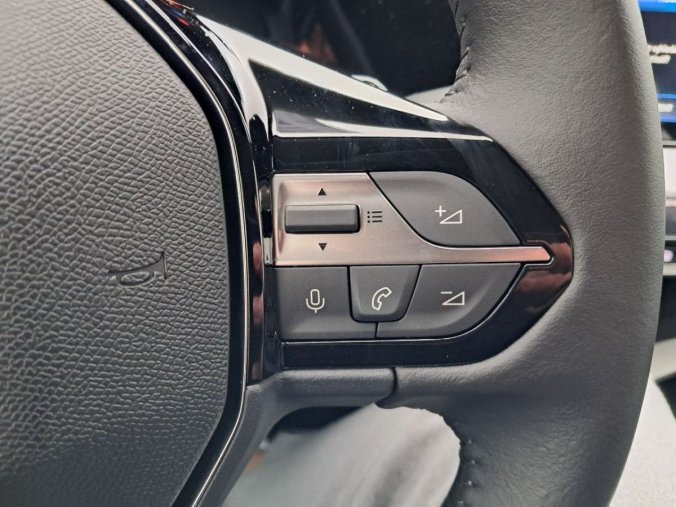 Peugeot 308, Peugeot 308 SW ALLURE Hybrid 145 e-DCS6, barva bílá