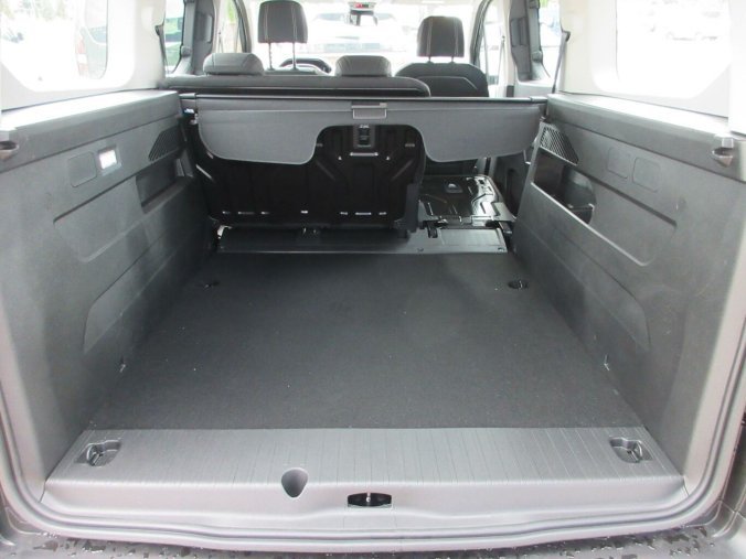 Peugeot Rifter, Peugeot Rifter LongAllure BlueHDi 130S&S MAN6, barva modrá
