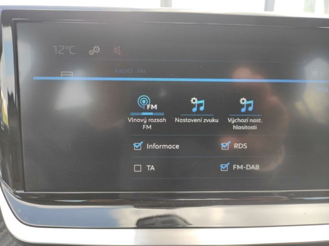 Peugeot 208, Peugeot 208 STYLE 1.2i 100k MAN6, barva stříbrná