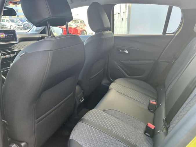 Peugeot 208, Peugeot 208 ALLURE Hybrid 110 e-DCS6, barva zelená