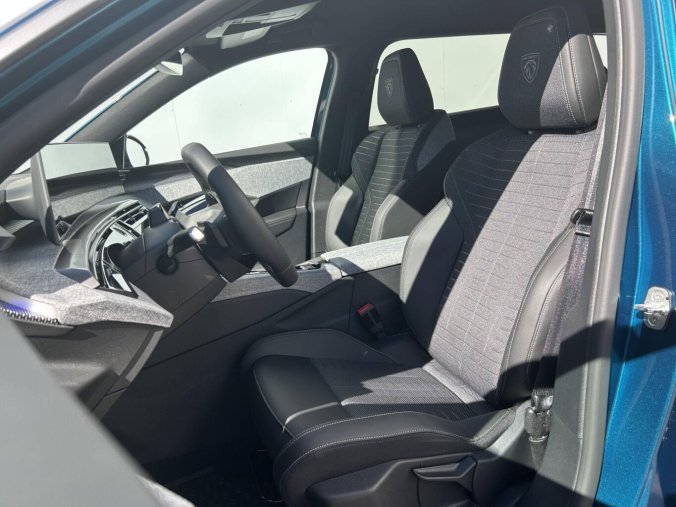 Peugeot 5008, Peugeot 5008 GT e-DCS6 Hybrid, barva modrá
