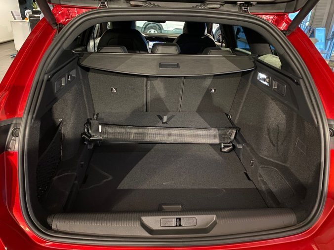 Peugeot 308, Peugeot 308 SW GT BlueHDi 130 EAT8 - 9341, barva červená