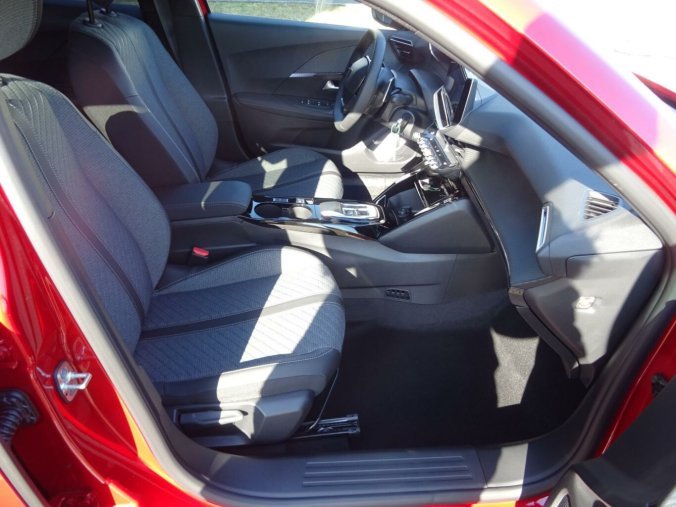 Peugeot 2008, Peugeot 2008 ALLURE Hybrid 145k e-DCS6, barva červená