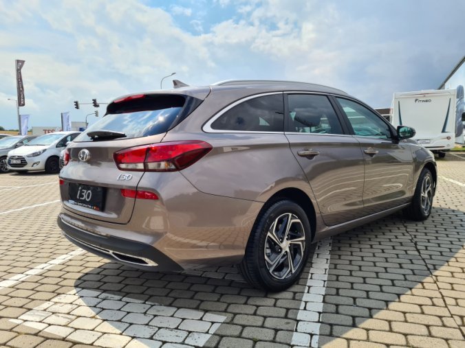 Hyundai i30, 1,5i 81 kW MT, barva bronzová