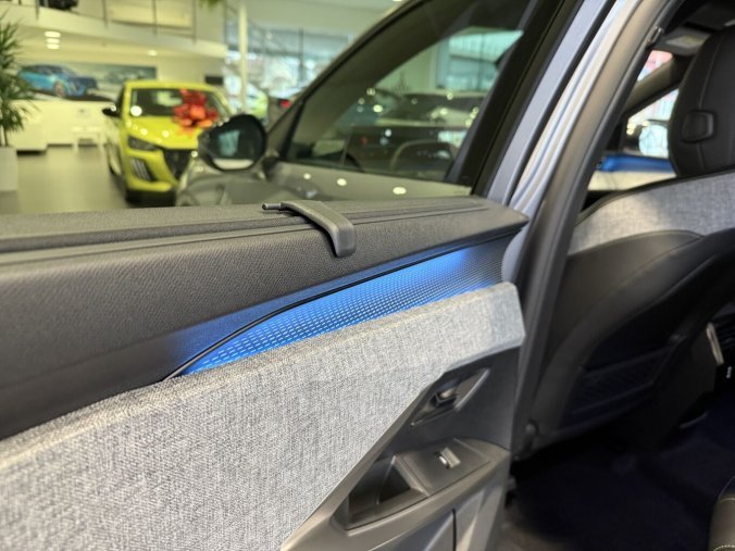 Peugeot 5008, Peugeot 5008 GT Hybrid 145k, Automat, barva šedá
