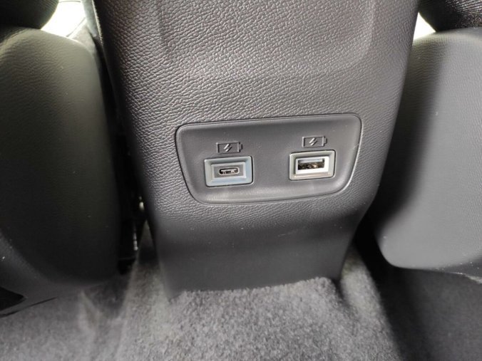 Peugeot 2008, Peugeot 2008 ALLURE 1.2 136k HY AUTOMAT, barva šedá
