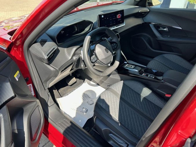 Peugeot 2008, Peugeot 2008 ALLURE Hybrid 145k e-DCS6, barva červená