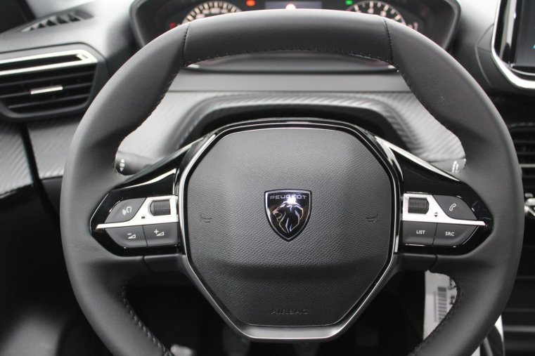 Peugeot 208, Peugeot 208 STYLE Turbo 100 MAN6, barva žlutá