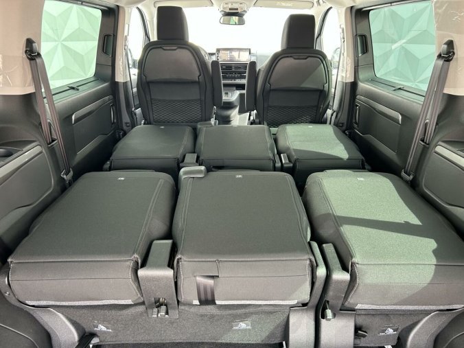 Peugeot Traveller, Peugeot Traveller Active Long 2.0 BlueHDi 180, barva zelená