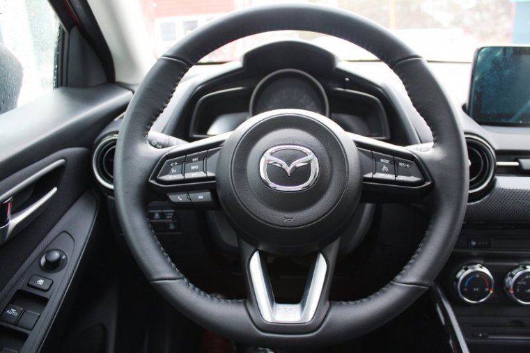 Mazda 2, SKYACTIV-G, barva modrá
