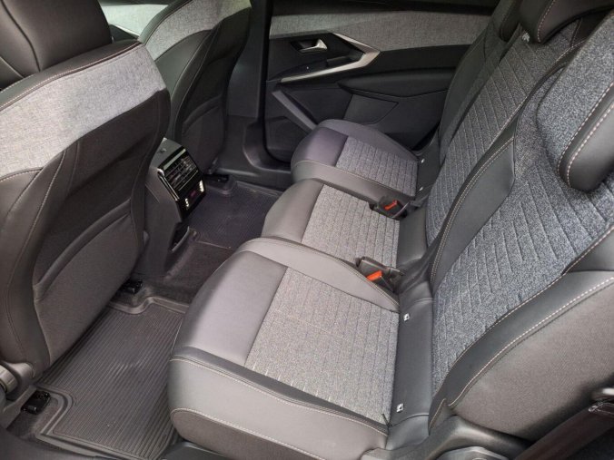 Peugeot 5008, Peugeot 5008 ALLURE Hybrid 145 e-DCS6, barva modrá