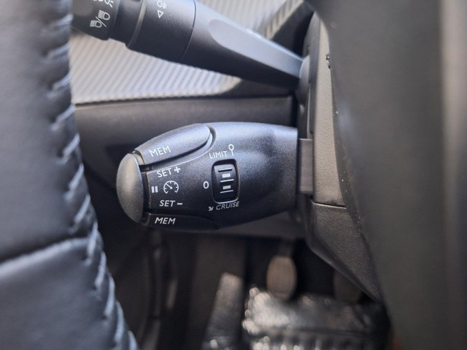 Peugeot 208, Peugeot 208 ALLURE 1.2 PT 100k MAN6, barva bílá