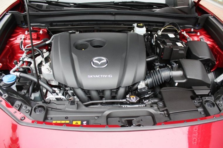 Mazda CX-30, SKYACTIV-G, barva červená