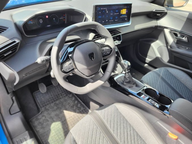 Peugeot 2008, Peugeot 2008 ALLURE PureTech 100 MAN6 - 6433, barva modrá