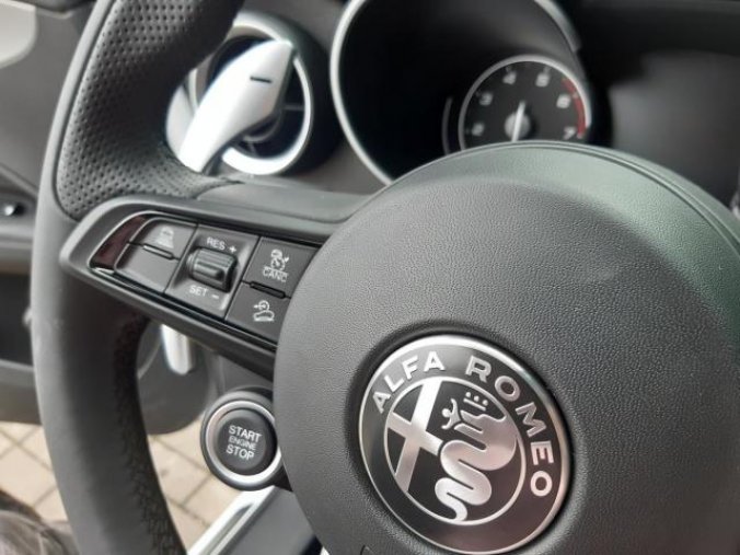 Alfa Romeo Stelvio, Veloce 4x4 2,0 280PS,, barva bílá