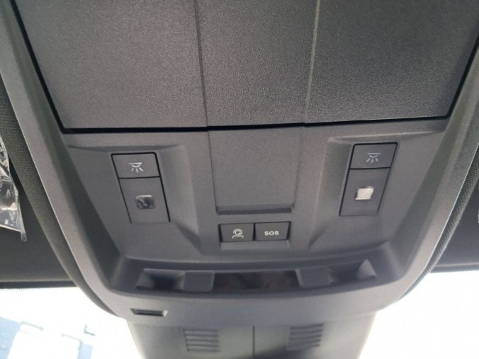 Peugeot 5008, Peugeot 5008 5008 ALLURE Hybrid 145 e-DCS6-, barva šedá