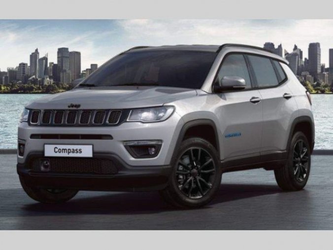 Jeep Compass, Night Eagle 1.3 Turbo GSE 130k, barva stříbrná