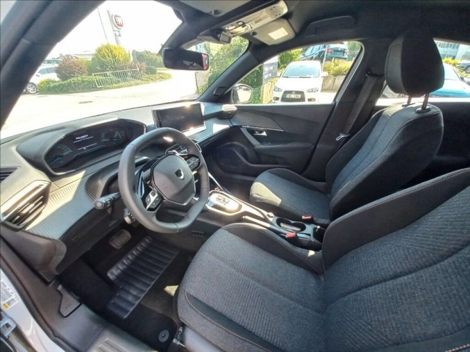 Peugeot 2008, Peugeot 2008 1,2 STYLE Hybrid 145 e-DCS6, barva bílá