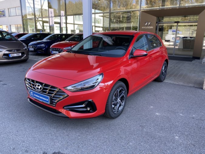 Hyundai i30, 1,5i 81 kW MT, barva červená