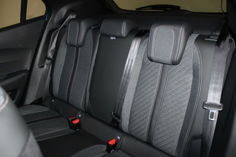 Peugeot 2008, Peugeot 2008 ALLURE PureTech 100 S&S MAN6, barva modrá