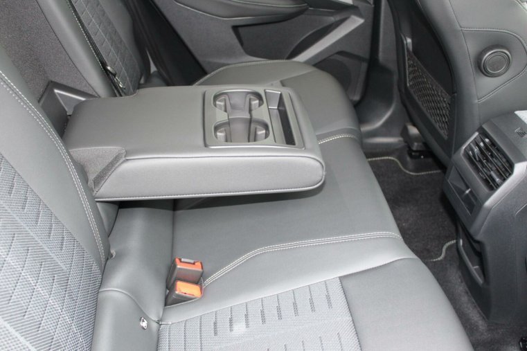 Peugeot 3008, Peugeot 3008 GT Hybrid 145k e-DCS6, barva modrá