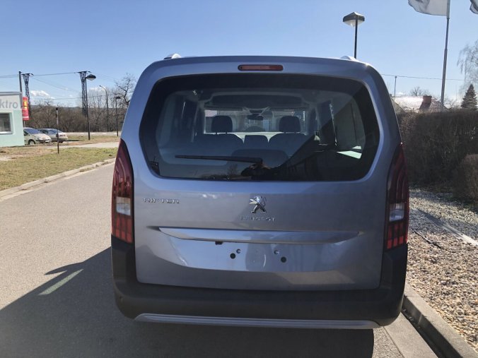 Peugeot Rifter, Peugeot Rifter LONG e-ALLURE Elektromotor 100 kW / 136 k, barva šedá