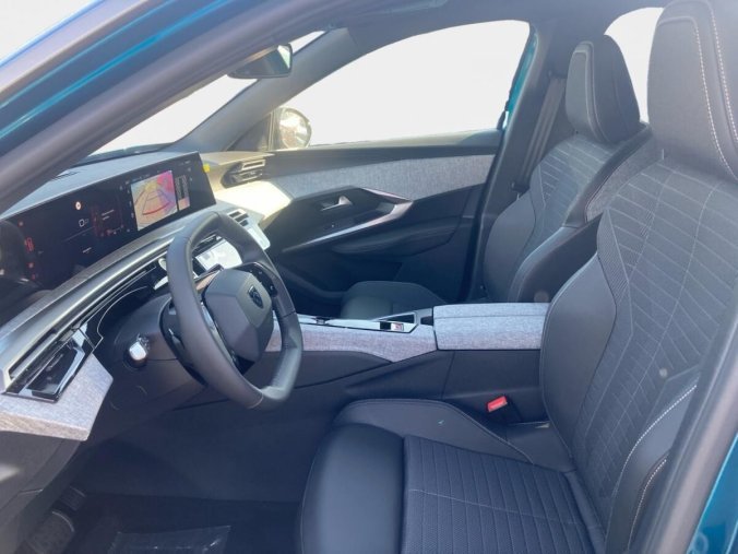 Peugeot 3008, Peugeot 3008 ALLURE Hybrid 136 e-DCS6, barva modrá