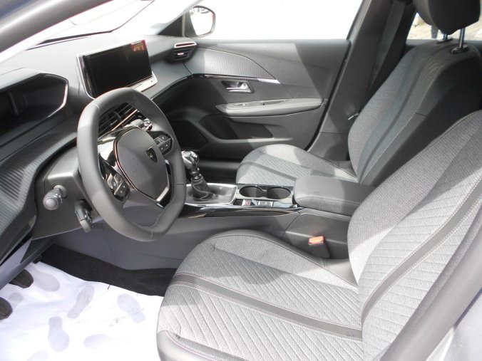 Peugeot 208, Peugeot 208 ALLURE Elektromotor 115 kW / 1, barva oranžová