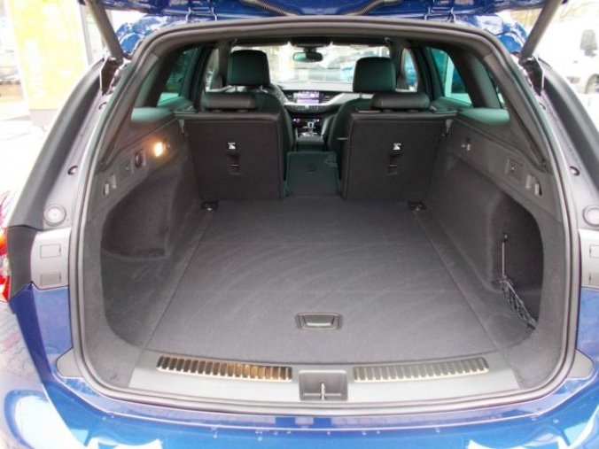 Opel Insignia, Ultimate Sports Tourer F 2.0 D, barva modrá