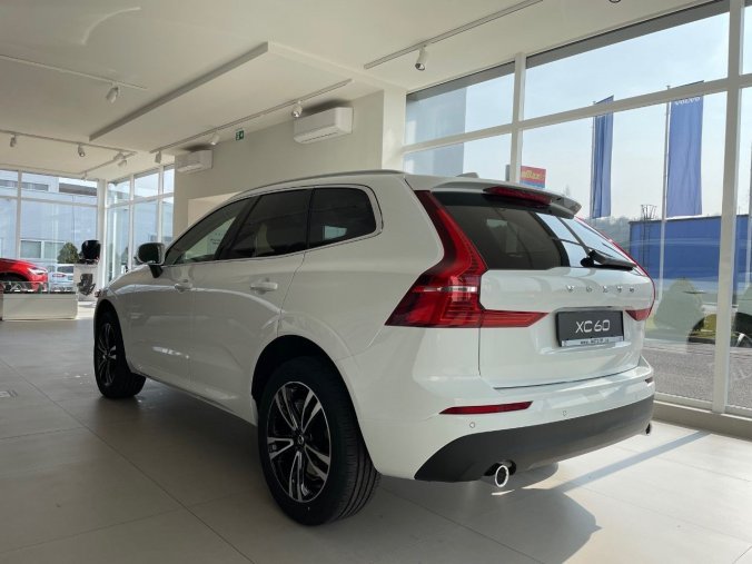 Volvo XC60, hatchback, MOMENTUM PRO SUV 2,0 B4 Mild-Hybrid, diesel, barva bílá