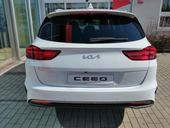 Kia Ceed, SW CD 1.5. T-GDI TOP MY22, barva bílá