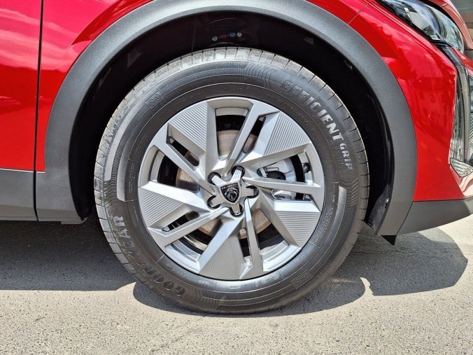 Peugeot 408, Peugeot 408 ALLURE Hybrid 145 e-DCS6, barva červená